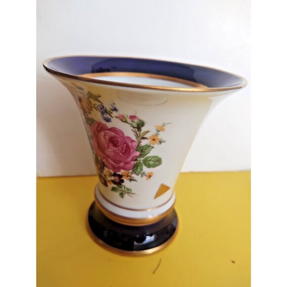 Vintage  Royal Dux Bohemia Pink Rose hand painted Vase  5 1/2" tall - Picture 2 of 10